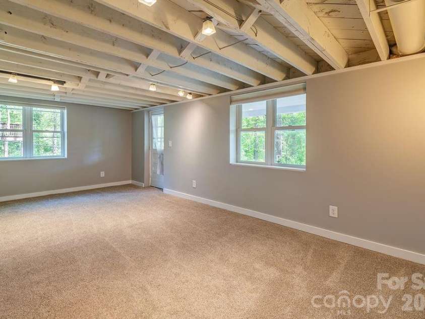 32 Pinehurst Road, Asheville, NC 28805.  MLS# CAR4364077, YatesRealty ID 15360. 