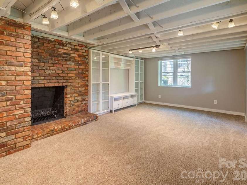 32 Pinehurst Road, Asheville, NC 28805.  MLS# CAR4364077, YatesRealty ID 15360. 