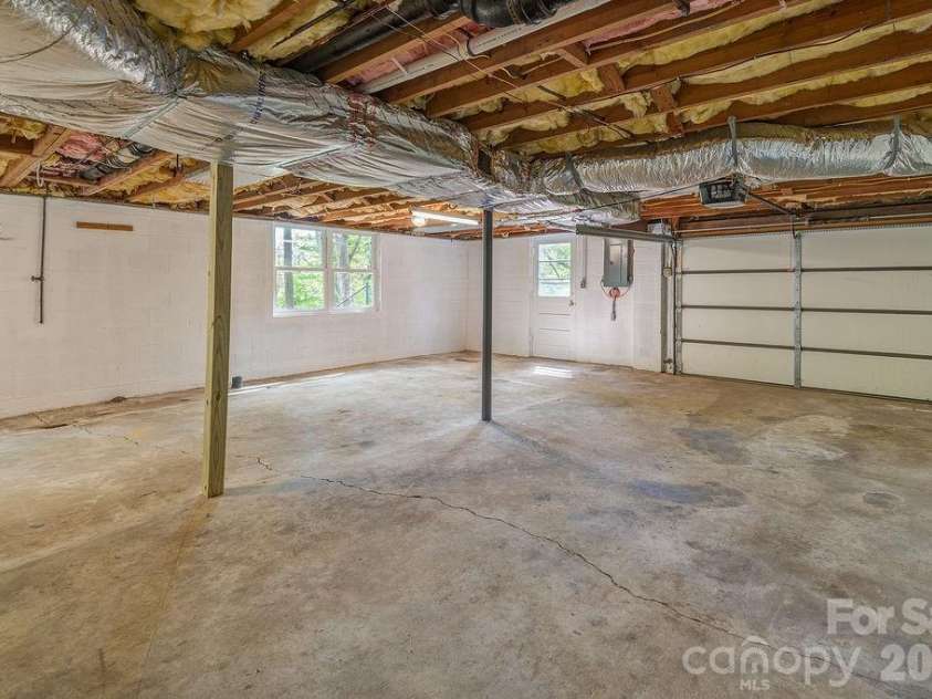 32 Pinehurst Road, Asheville, NC 28805.  MLS# CAR4364077, YatesRealty ID 15360. 