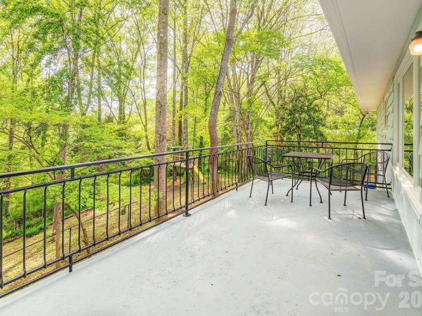 32 Pinehurst Road, Asheville, NC 28805.  MLS# CAR4364077, YatesRealty ID 15360. 