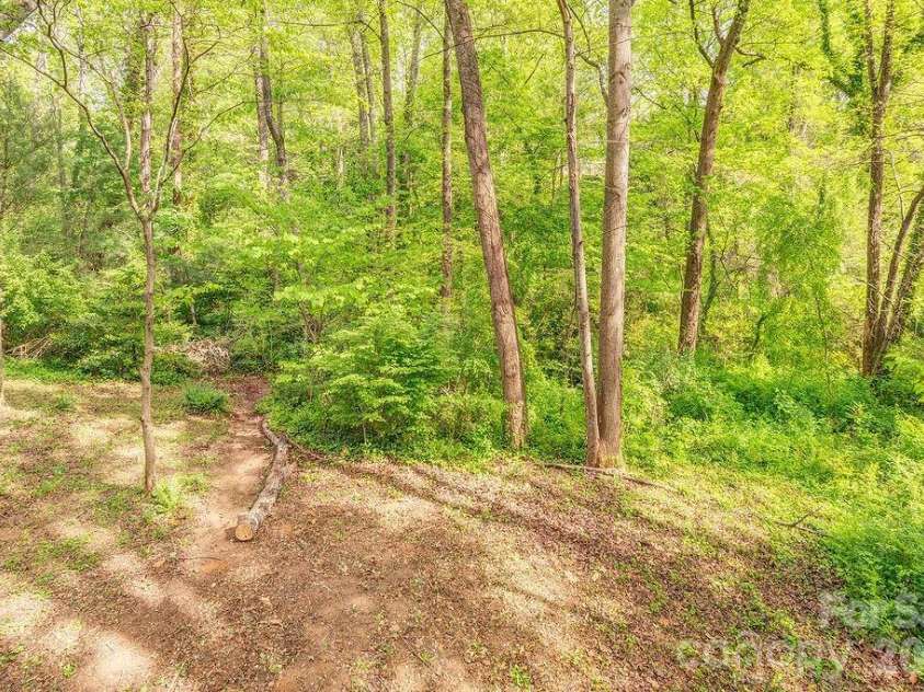 32 Pinehurst Road, Asheville, NC 28805.  MLS# CAR4364077, YatesRealty ID 15360. 