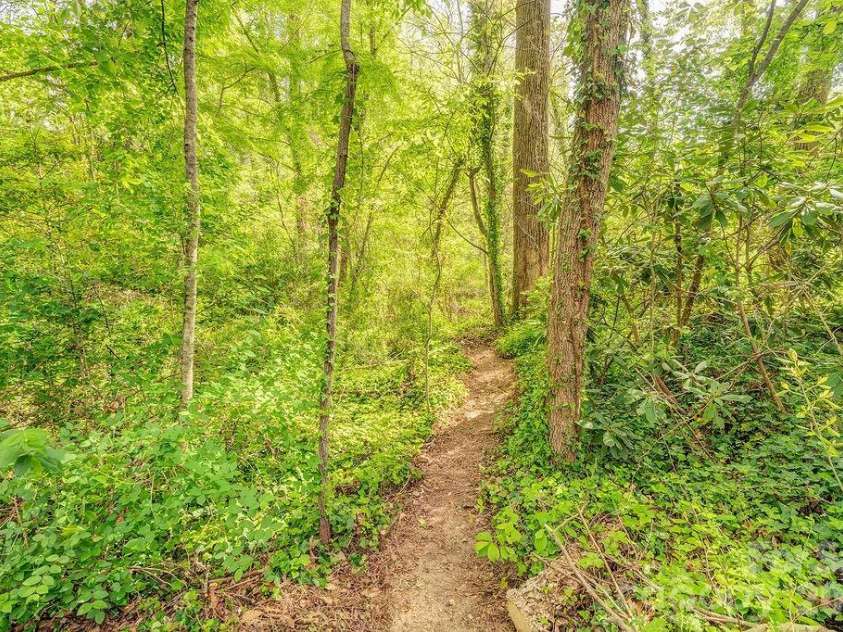 32 Pinehurst Road, Asheville, NC 28805.  MLS# CAR4364077, YatesRealty ID 15360. 