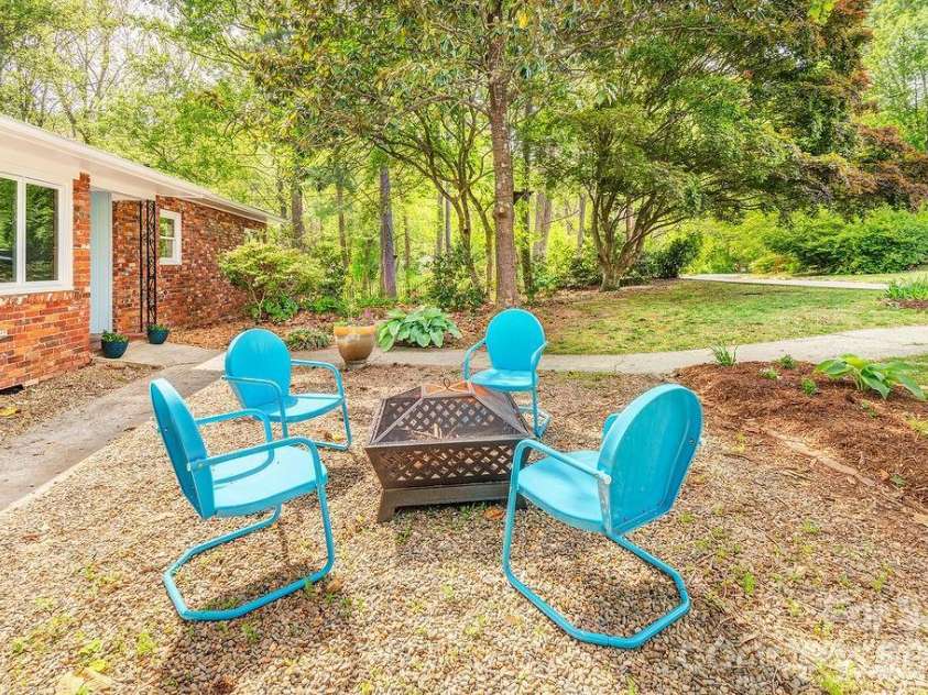 32 Pinehurst Road, Asheville, NC 28805.  MLS# CAR4364077, YatesRealty ID 15360. 