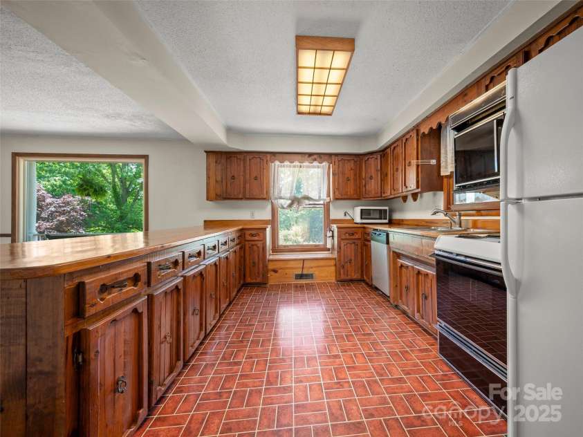 228 Oak Crest Drive, Rutherfordton, NC 28139.  MLS# CAR4254137, YatesRealty ID 15361. 