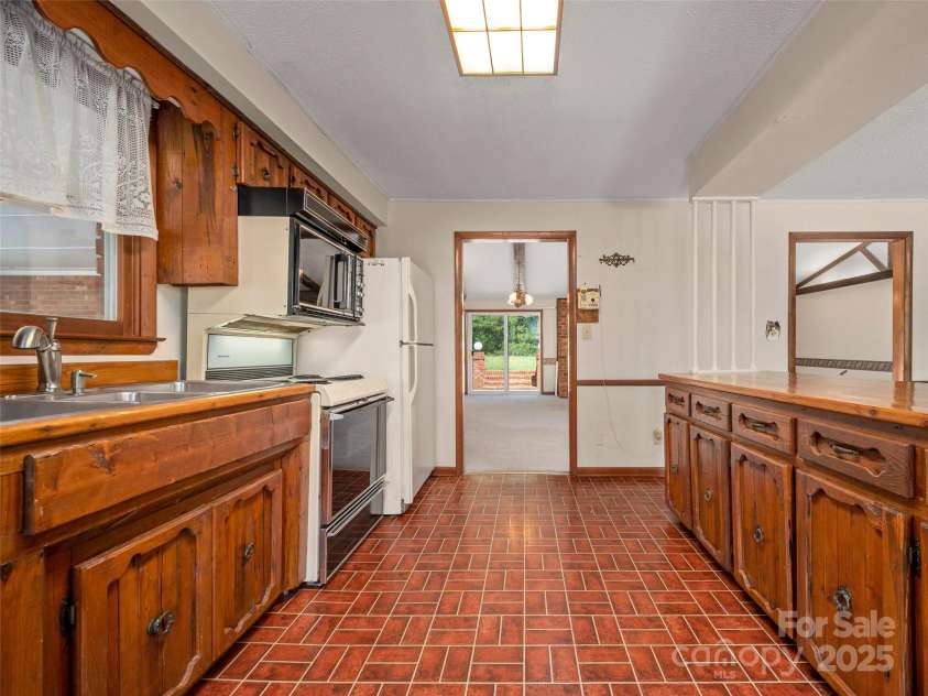 228 Oak Crest Drive, Rutherfordton, NC 28139.  MLS# CAR4254137, YatesRealty ID 15361. 