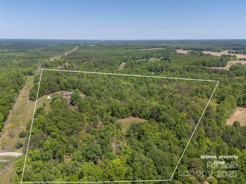 228 Oak Crest Drive, Rutherfordton, NC 28139.  MLS# CAR4254137, YatesRealty ID 15361. 