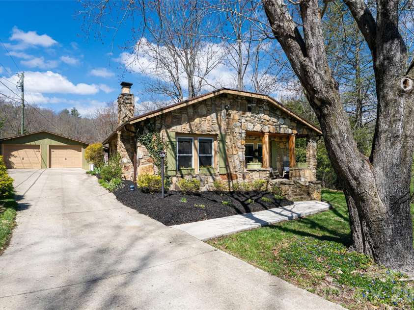 86 Rolling Hills Road, Canton, NC 28716.  MLS# CAR4360486, YatesRealty ID 15361. 