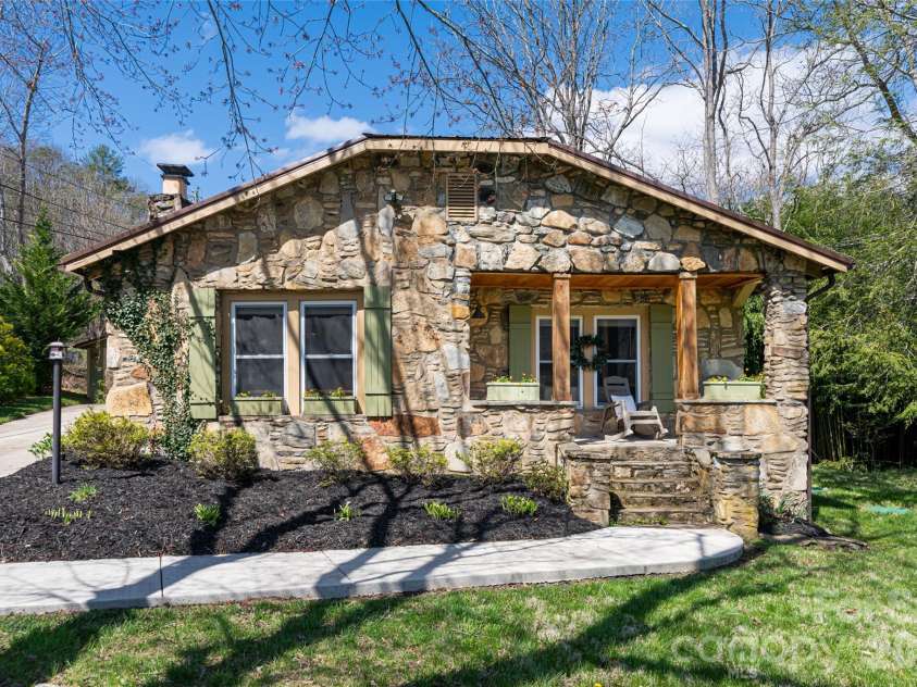 86 Rolling Hills Road, Canton, NC 28716.  MLS# CAR4360486, YatesRealty ID 15361. 