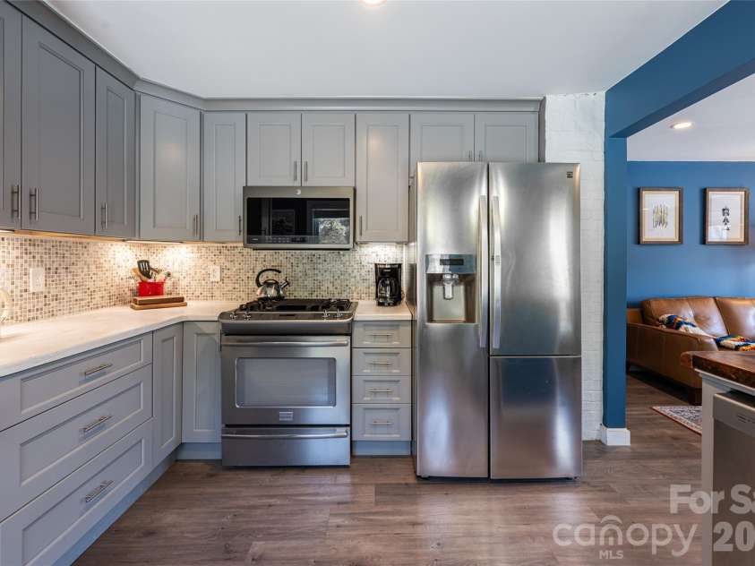 86 Rolling Hills Road, Canton, NC 28716.  MLS# CAR4360486, YatesRealty ID 15361. 