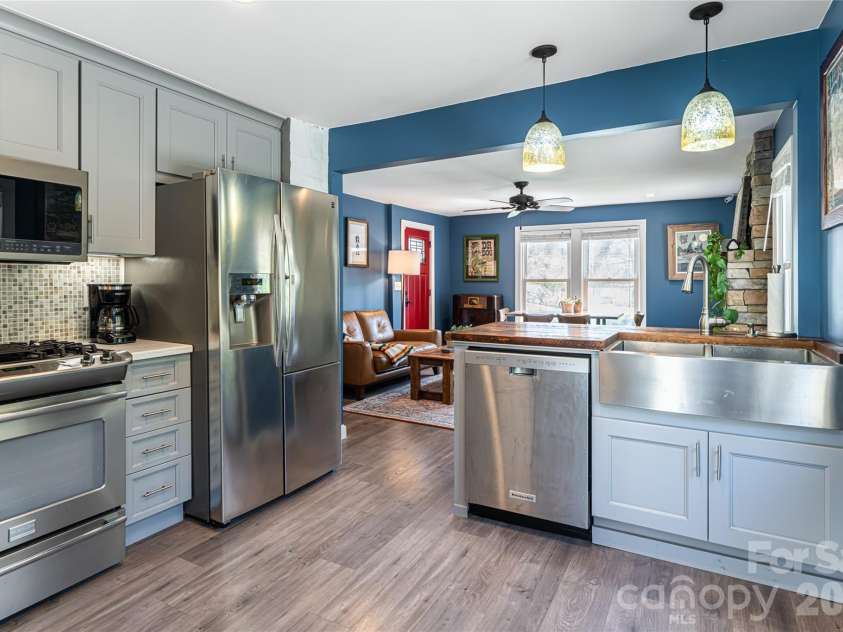 86 Rolling Hills Road, Canton, NC 28716.  MLS# CAR4360486, YatesRealty ID 15361. 