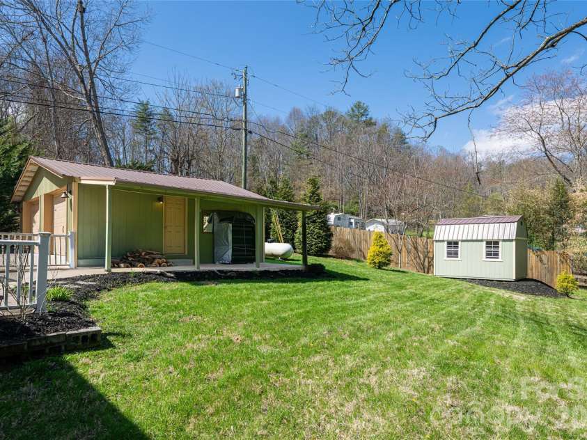 86 Rolling Hills Road, Canton, NC 28716.  MLS# CAR4360486, YatesRealty ID 15361. 