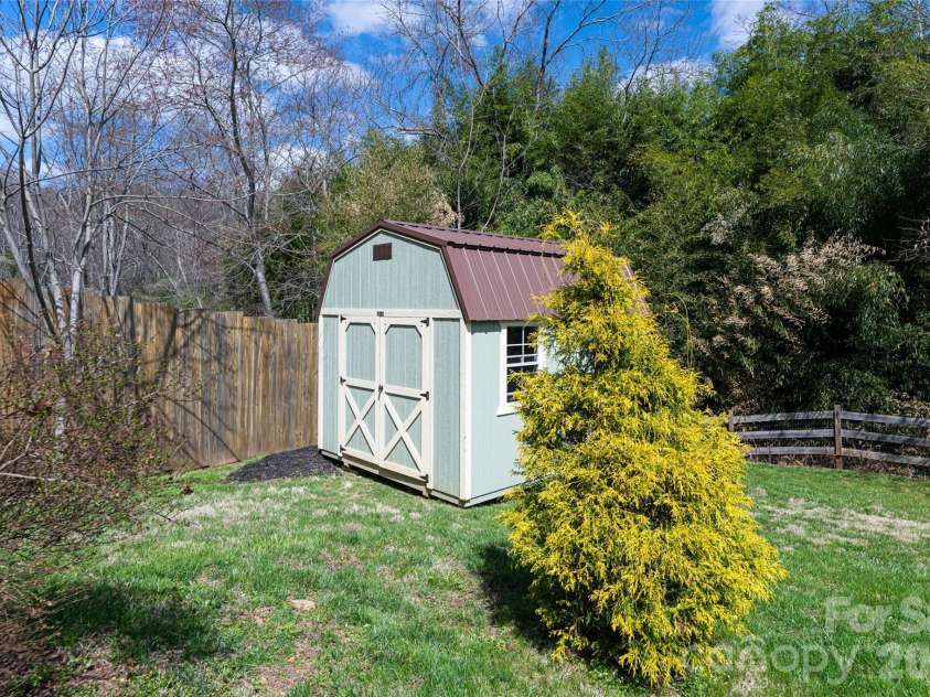 86 Rolling Hills Road, Canton, NC 28716.  MLS# CAR4360486, YatesRealty ID 15361. 