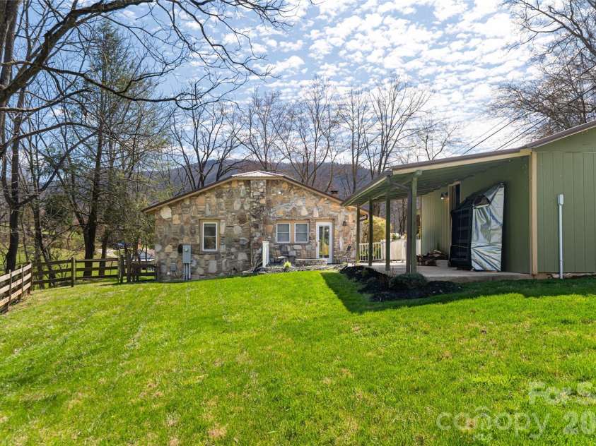 86 Rolling Hills Road, Canton, NC 28716.  MLS# CAR4360486, YatesRealty ID 15361. 