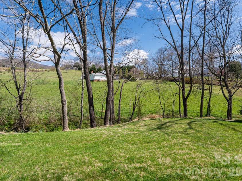 86 Rolling Hills Road, Canton, NC 28716.  MLS# CAR4360486, YatesRealty ID 15361. 