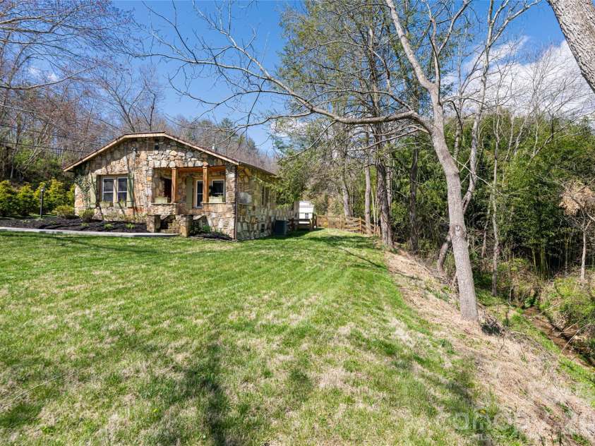86 Rolling Hills Road, Canton, NC 28716.  MLS# CAR4360486, YatesRealty ID 15361. 