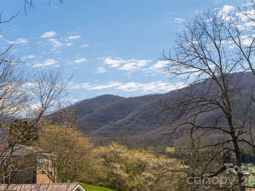 86 Rolling Hills Road, Canton, NC 28716.  MLS# CAR4360486, YatesRealty ID 15361. 