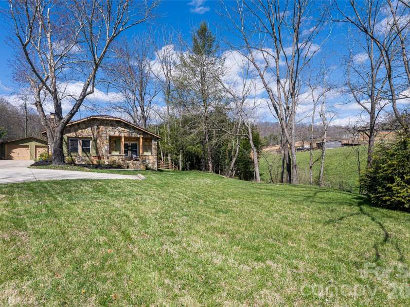 86 Rolling Hills Road, Canton, NC 28716.  MLS# CAR4360486, YatesRealty ID 15361. 
