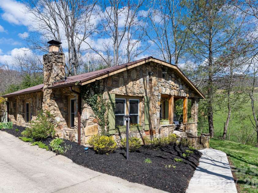 86 Rolling Hills Road, Canton, NC 28716.  MLS# CAR4360486, YatesRealty ID 15361. 