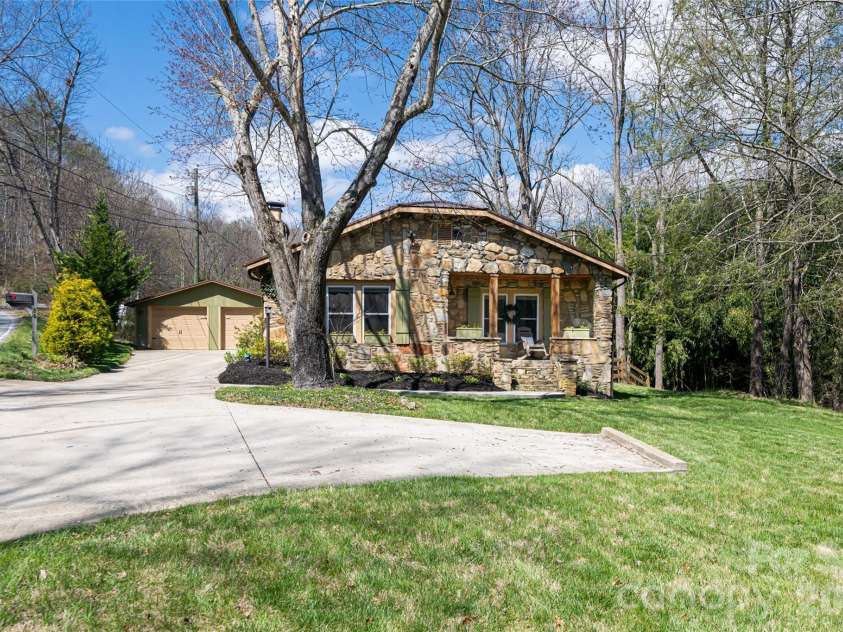 86 Rolling Hills Road, Canton, NC 28716.  MLS# CAR4360486, YatesRealty ID 15361. 