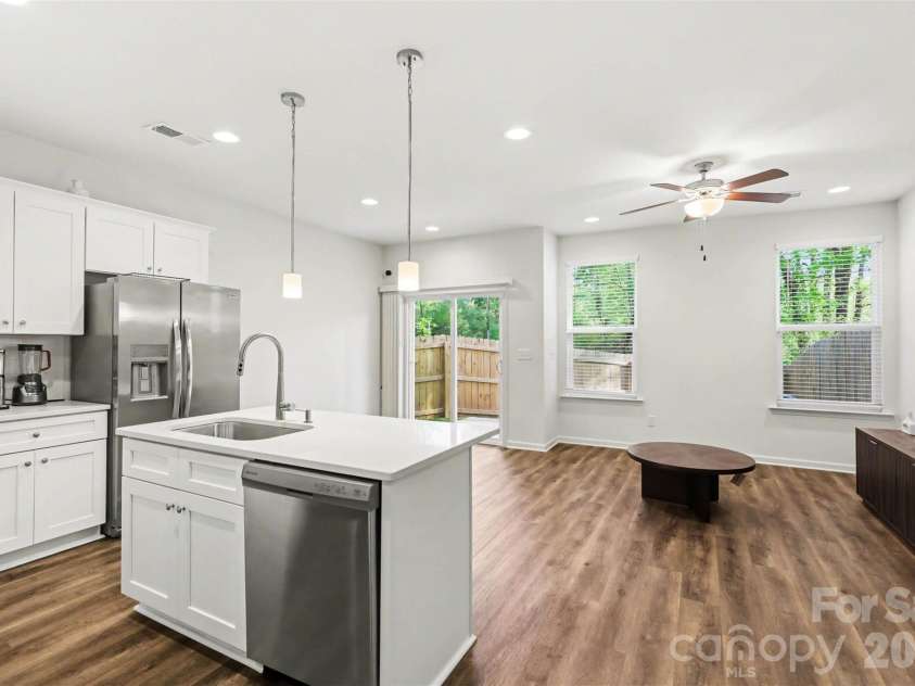 2046 Mcdonald Drive, Charlotte, NC 28216.  MLS# CAR4368047, YatesRealty ID 15362. 