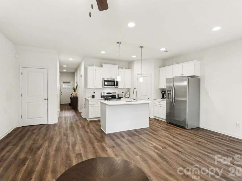 2046 Mcdonald Drive, Charlotte, NC 28216.  MLS# CAR4368047, YatesRealty ID 15362. 