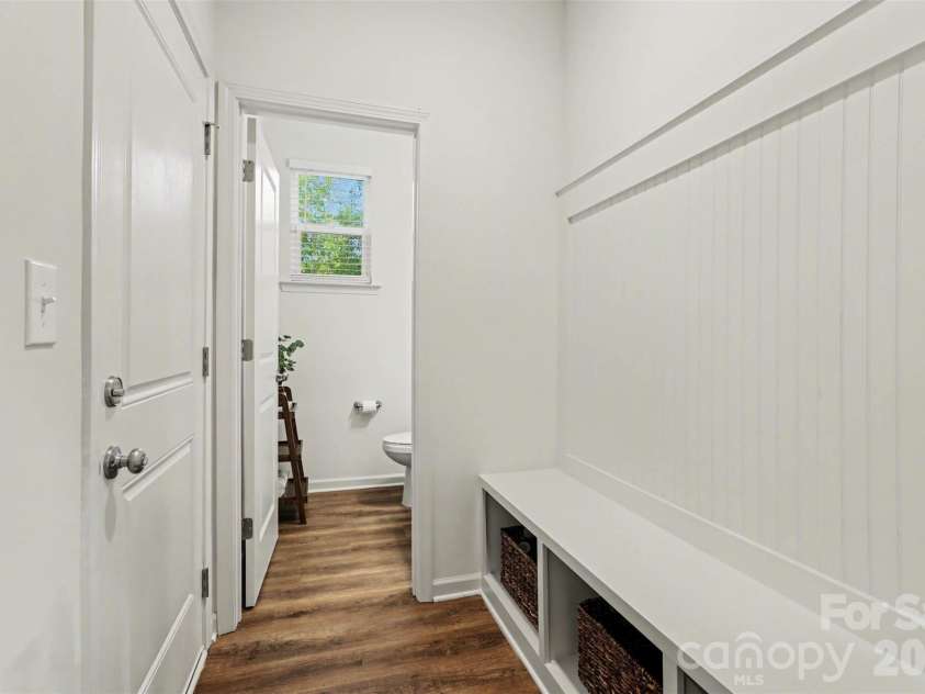2046 Mcdonald Drive, Charlotte, NC 28216.  MLS# CAR4368047, YatesRealty ID 15362. 