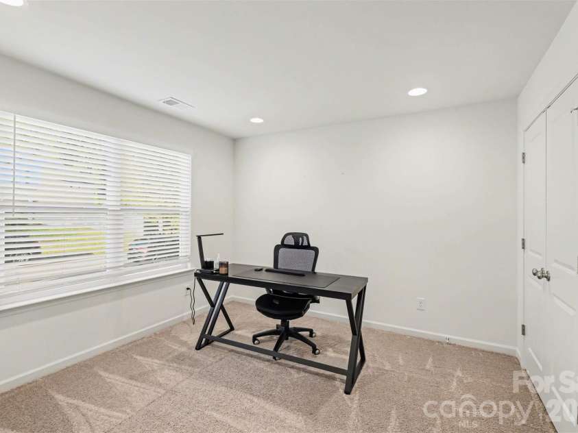 2046 Mcdonald Drive, Charlotte, NC 28216.  MLS# CAR4368047, YatesRealty ID 15362. 