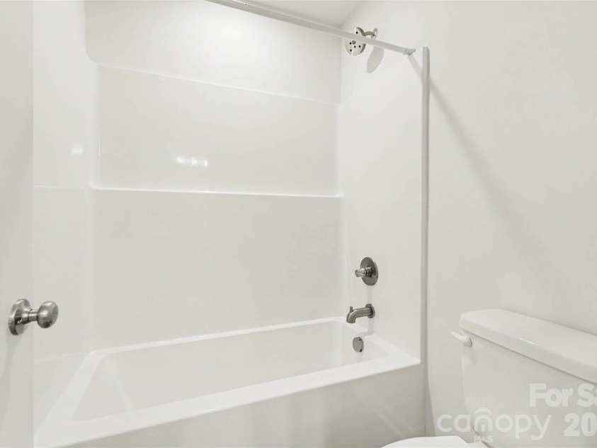 2046 Mcdonald Drive, Charlotte, NC 28216.  MLS# CAR4368047, YatesRealty ID 15362. 