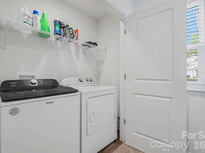 2046 Mcdonald Drive, Charlotte, NC 28216.  MLS# CAR4368047, YatesRealty ID 15362. 