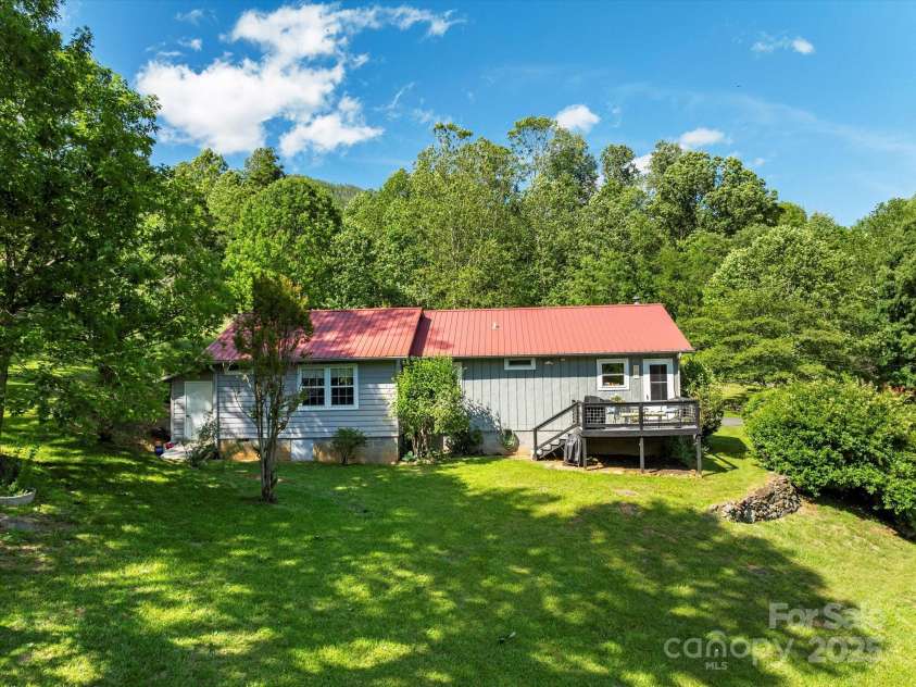 1786 Fork Mountain Road, Bakersville, NC 28705.  MLS# CAR4264003, YatesRealty ID 15363. 