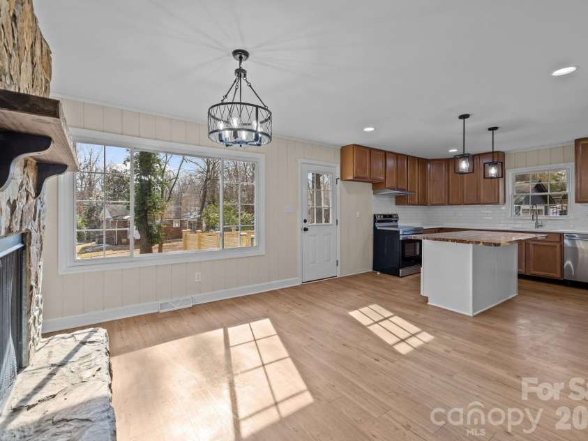 7101 Woodstock Drive, Charlotte, NC 28210.  MLS# CAR4342371, YatesRealty ID 15364. 