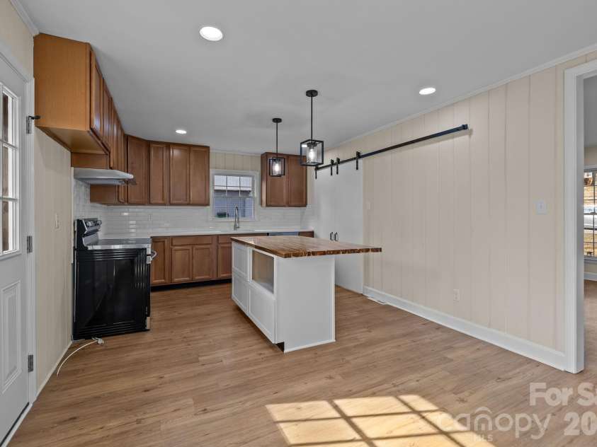 7101 Woodstock Drive, Charlotte, NC 28210.  MLS# CAR4342371, YatesRealty ID 15364. 