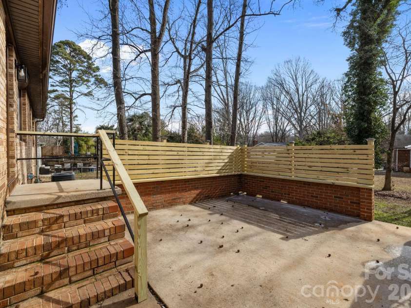 7101 Woodstock Drive, Charlotte, NC 28210.  MLS# CAR4342371, YatesRealty ID 15364. 