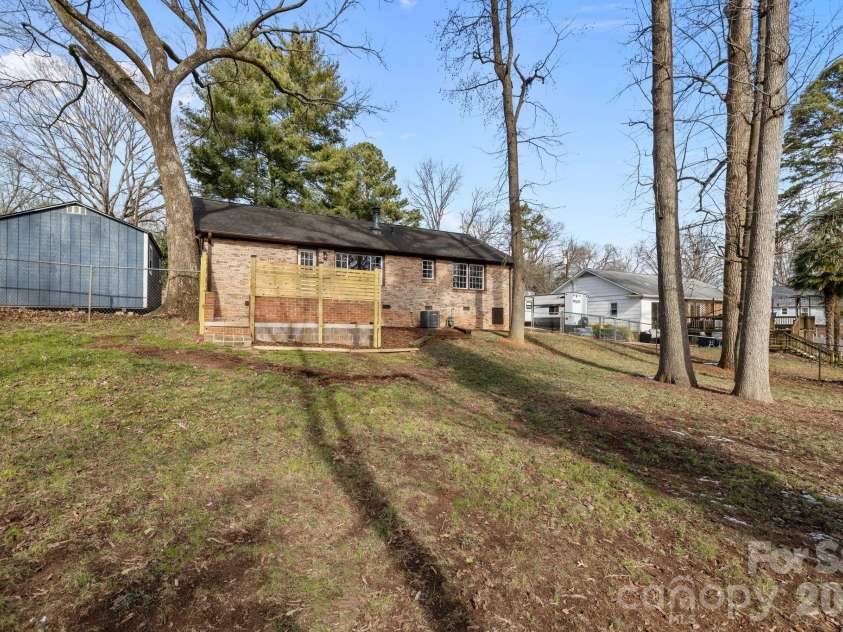 7101 Woodstock Drive, Charlotte, NC 28210.  MLS# CAR4342371, YatesRealty ID 15364. 