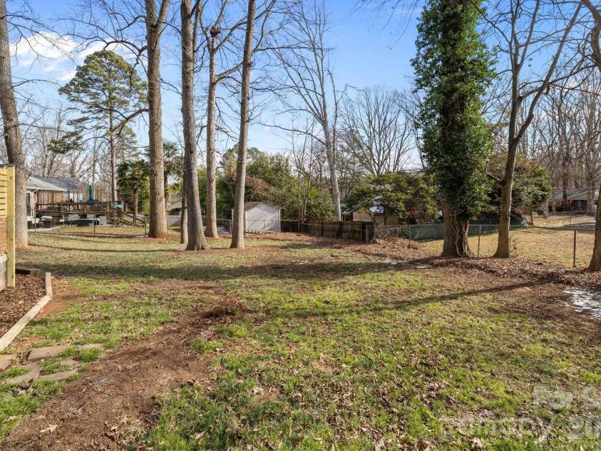 7101 Woodstock Drive, Charlotte, NC 28210.  MLS# CAR4342371, YatesRealty ID 15364. 