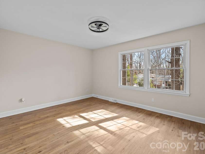 7101 Woodstock Drive, Charlotte, NC 28210.  MLS# CAR4342371, YatesRealty ID 15364. Primary Bedroom