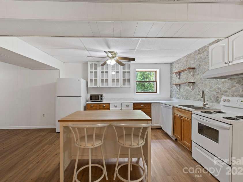 909 Pearson Falls Road, Saluda, NC 28773.  MLS# CAR4256456, YatesRealty ID 15364. 