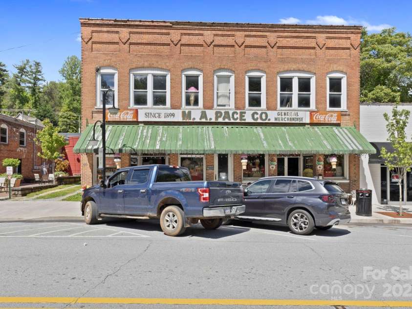 909 Pearson Falls Road, Saluda, NC 28773.  MLS# CAR4256456, YatesRealty ID 15364. 