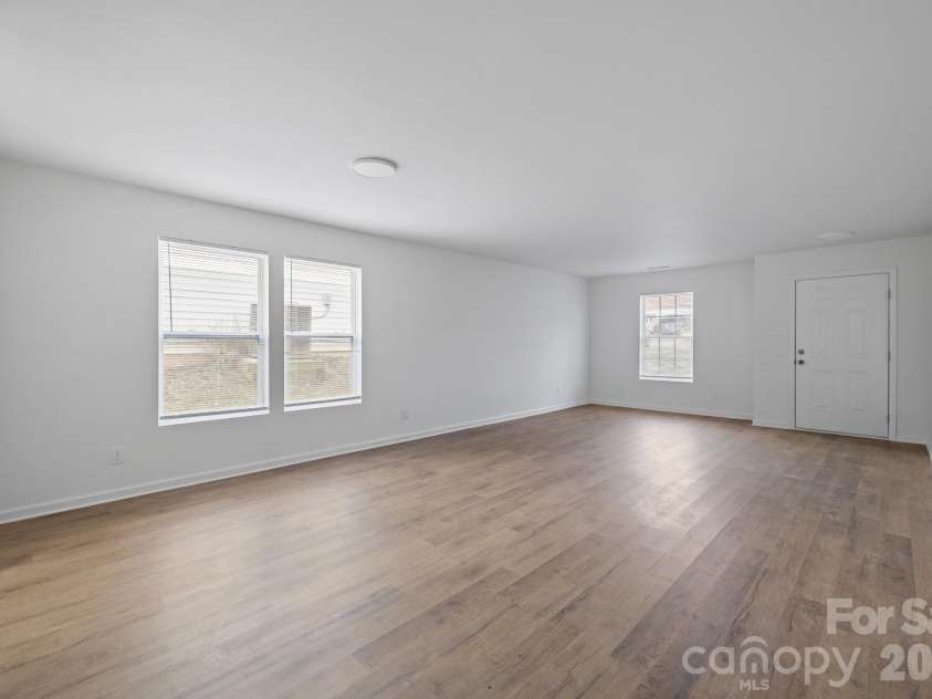8618 Herons Pond Court, Charlotte, NC 28215.  MLS# CAR4333206, YatesRealty ID 15366. 