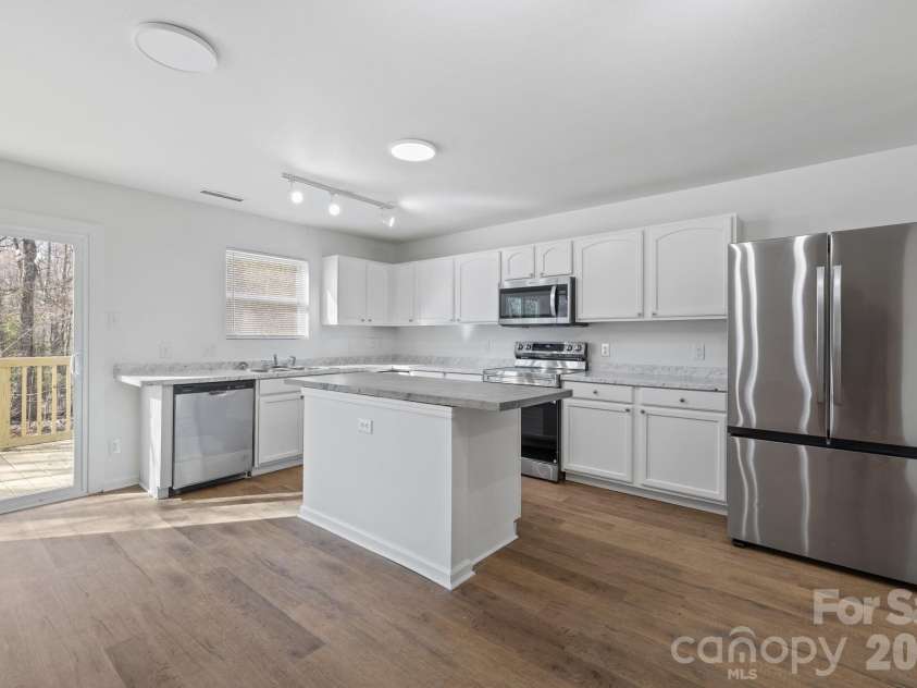 8618 Herons Pond Court, Charlotte, NC 28215.  MLS# CAR4333206, YatesRealty ID 15366. 