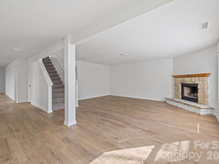 8618 Herons Pond Court, Charlotte, NC 28215.  MLS# CAR4333206, YatesRealty ID 15366. 
