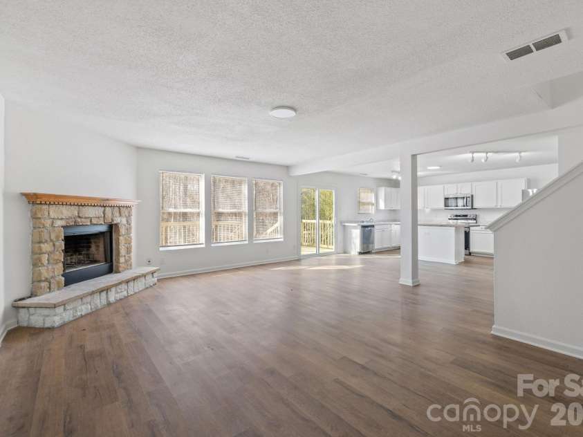 8618 Herons Pond Court, Charlotte, NC 28215.  MLS# CAR4333206, YatesRealty ID 15366. 