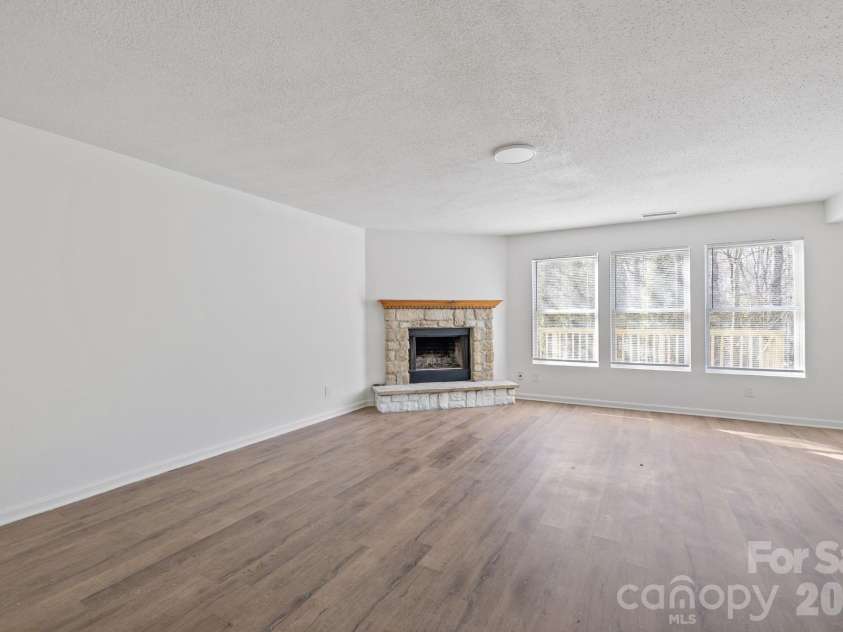 8618 Herons Pond Court, Charlotte, NC 28215.  MLS# CAR4333206, YatesRealty ID 15366. 