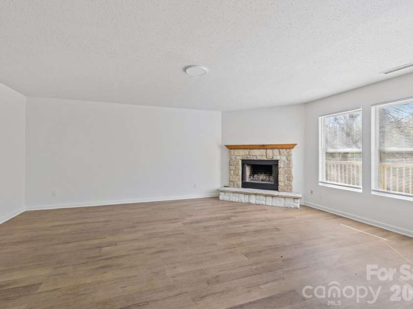 8618 Herons Pond Court, Charlotte, NC 28215.  MLS# CAR4333206, YatesRealty ID 15366. 