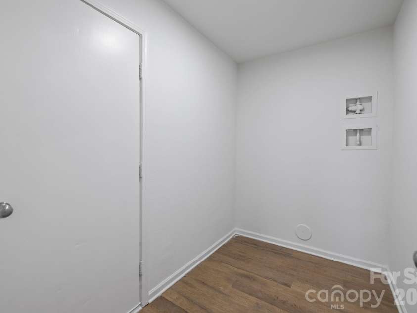 8618 Herons Pond Court, Charlotte, NC 28215.  MLS# CAR4333206, YatesRealty ID 15366. 