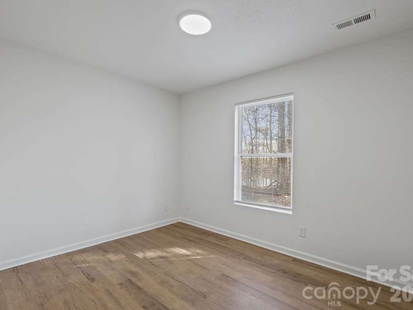 8618 Herons Pond Court, Charlotte, NC 28215.  MLS# CAR4333206, YatesRealty ID 15366. 