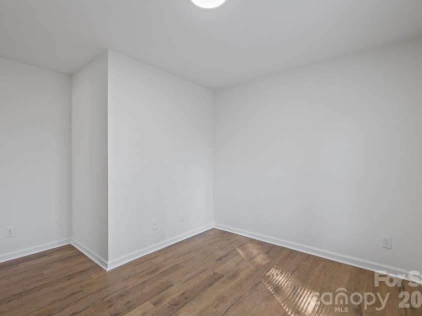 8618 Herons Pond Court, Charlotte, NC 28215.  MLS# CAR4333206, YatesRealty ID 15366. 