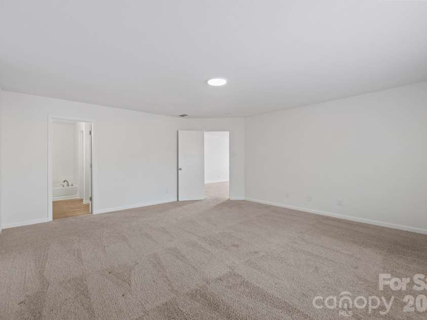 8618 Herons Pond Court, Charlotte, NC 28215.  MLS# CAR4333206, YatesRealty ID 15366. 