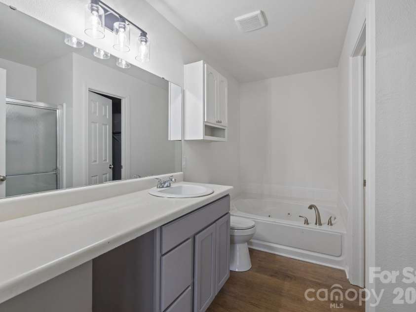 8618 Herons Pond Court, Charlotte, NC 28215.  MLS# CAR4333206, YatesRealty ID 15366. 