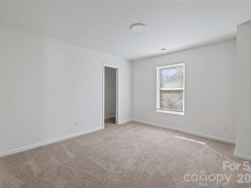 8618 Herons Pond Court, Charlotte, NC 28215.  MLS# CAR4333206, YatesRealty ID 15366. 